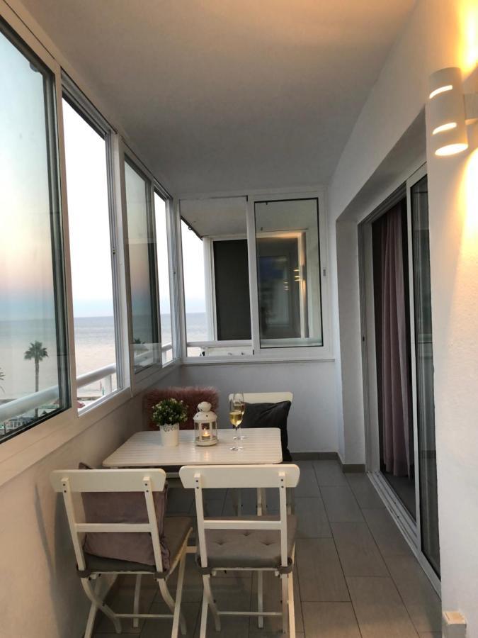 Victoria Luxury Beachfront Apartment In Benalmadena Costa Dış mekan fotoğraf